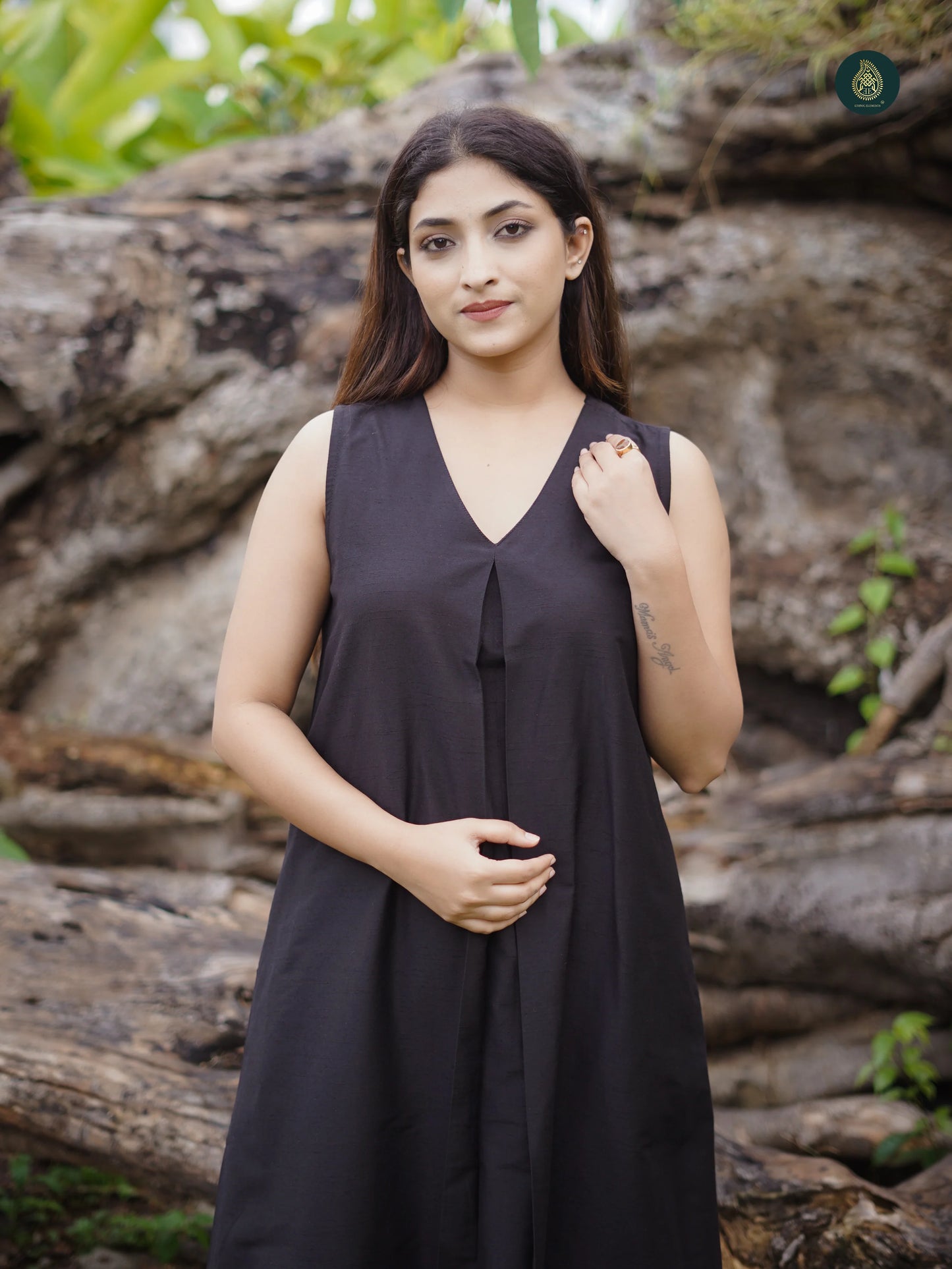 Basic V-Neck Flared Sleeveless Kurta Set with Pants