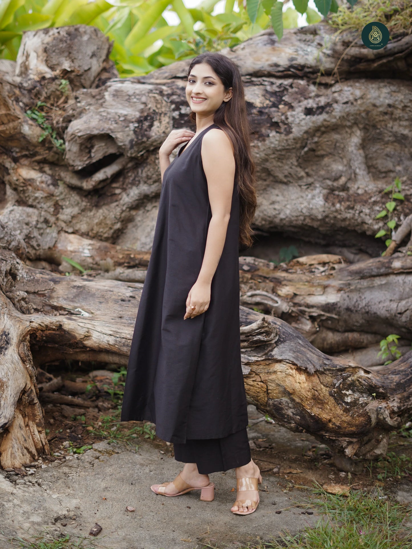 Basic V-Neck Flared Sleeveless Kurta Set with Pants