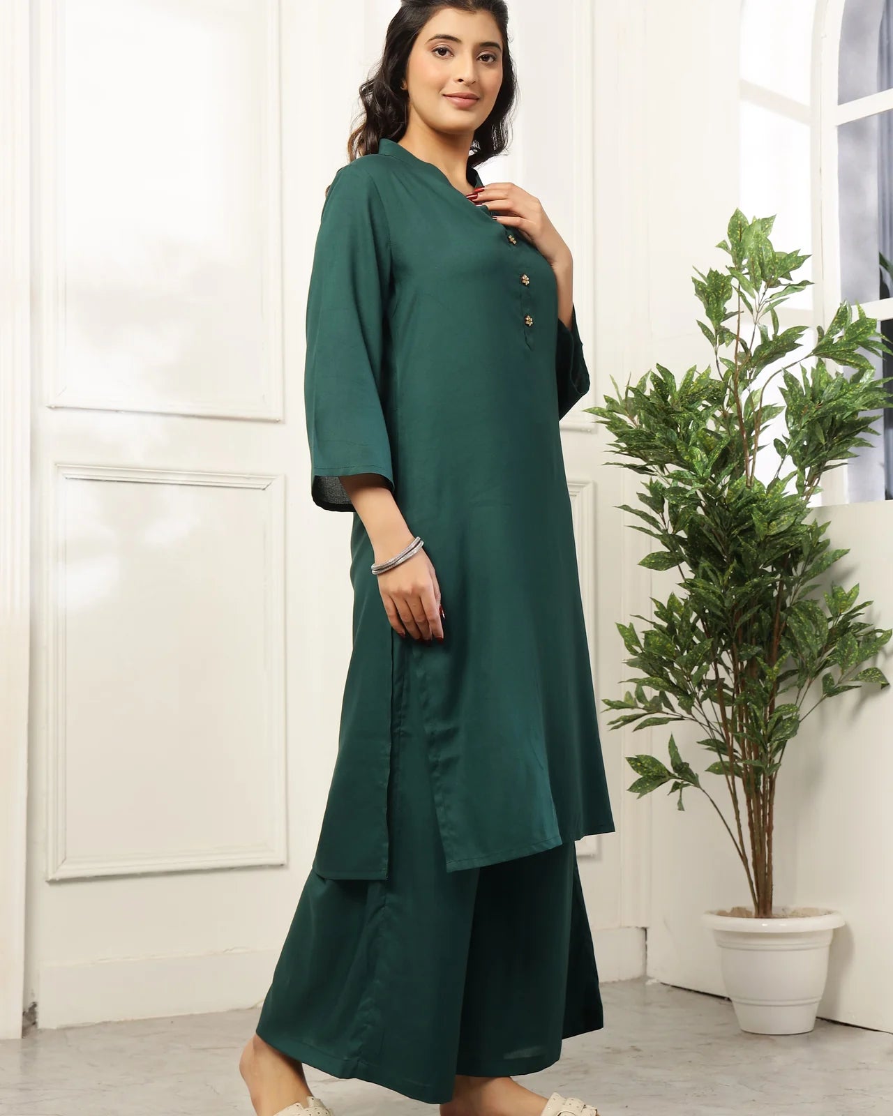 7 Shades of Style: Women’s Solid Rayon Kurta & Palazzo Set – Lavender Highlight