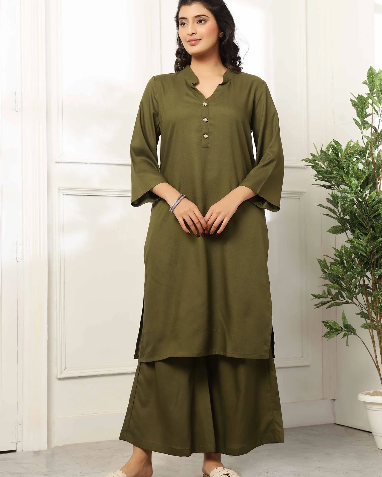 7 Shades of Style: Women’s Solid Rayon Kurta & Palazzo Set – Lavender Highlight