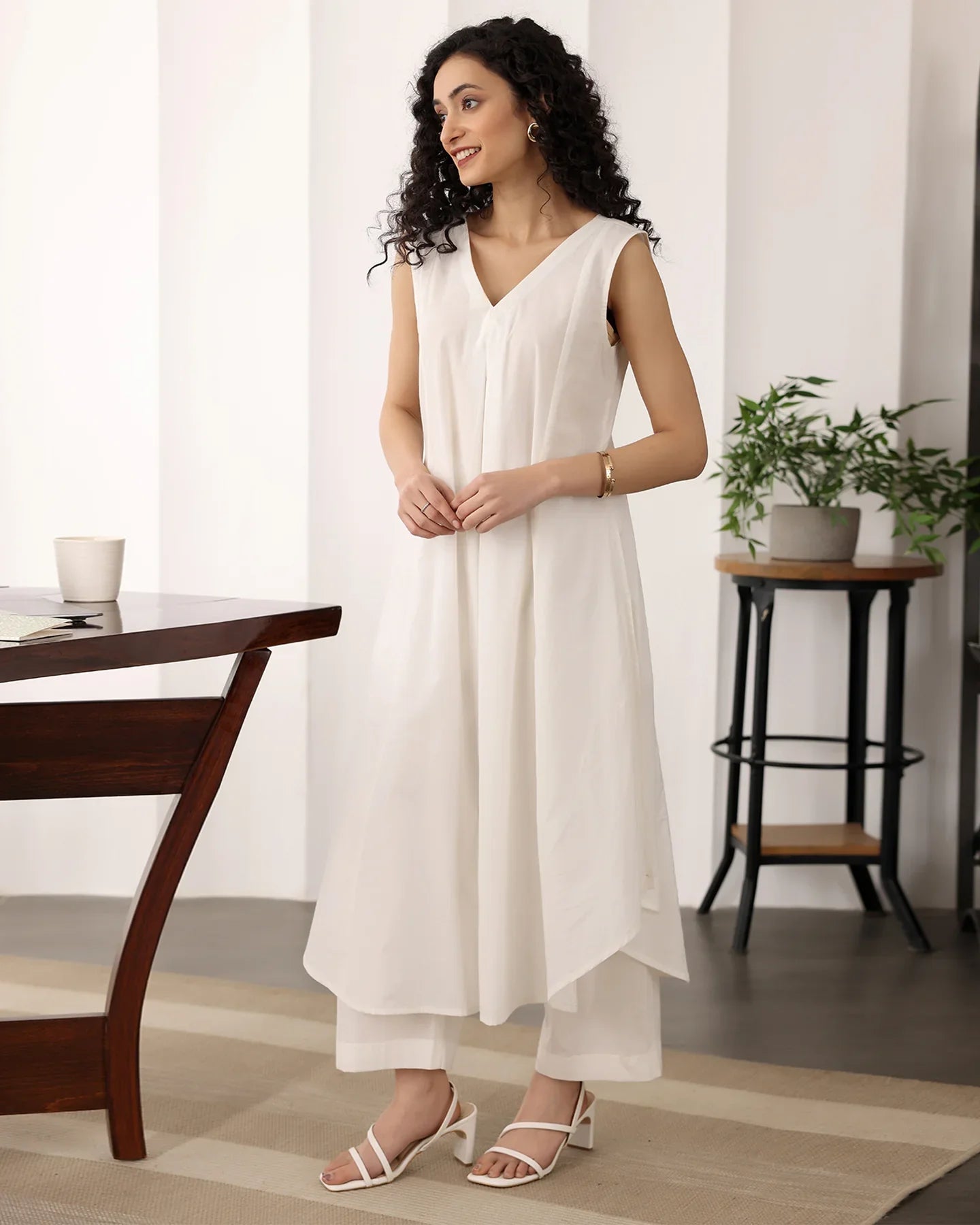 Basic V-Neck Flared Sleeveless Kurta Set with Pants