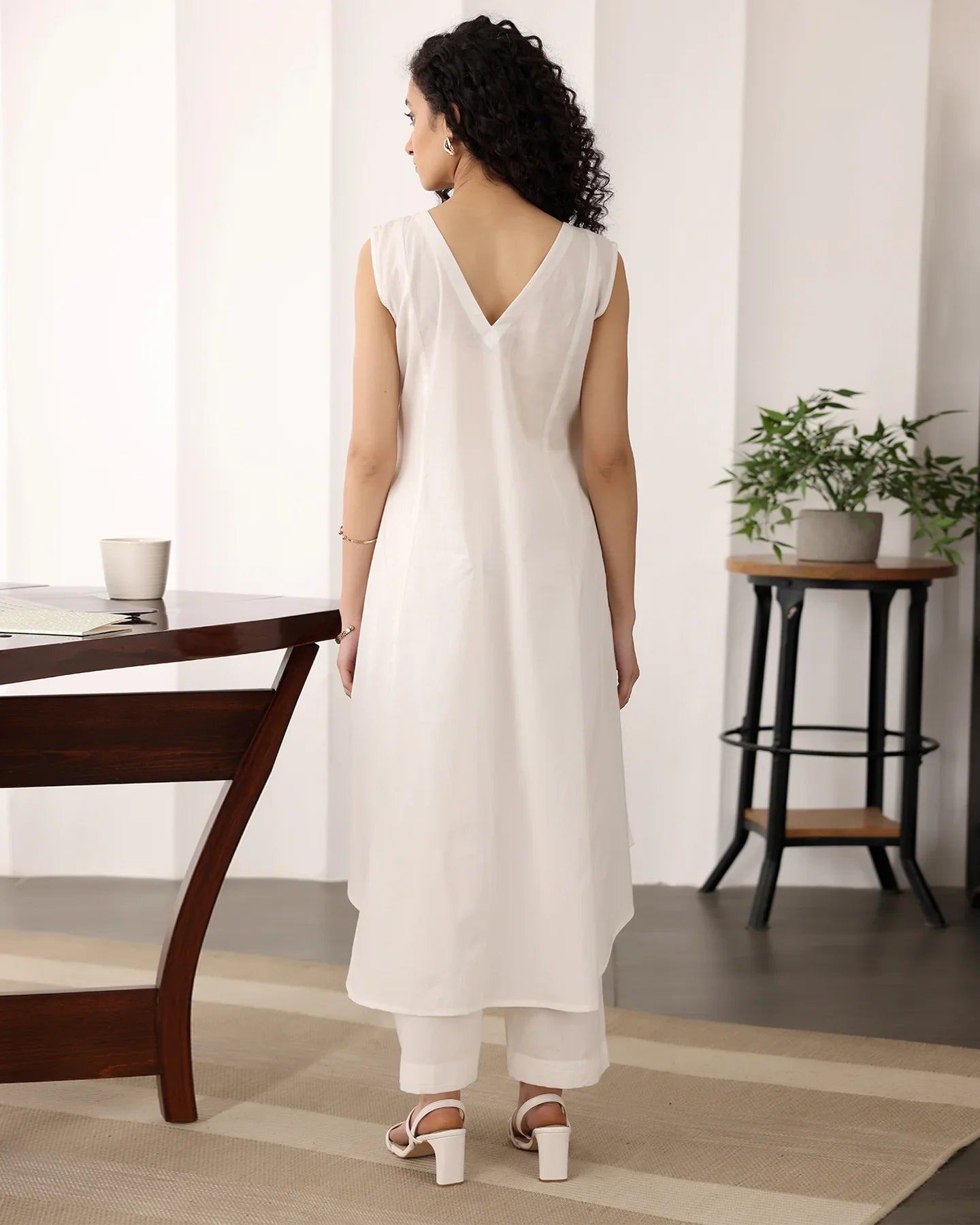 Basic V-Neck Flared Sleeveless Kurta Set with Pants