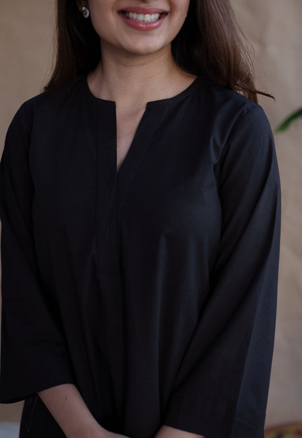 Vedora’s Black Rayon Poplin Kurta – Timeless Elegance in Every Stitch