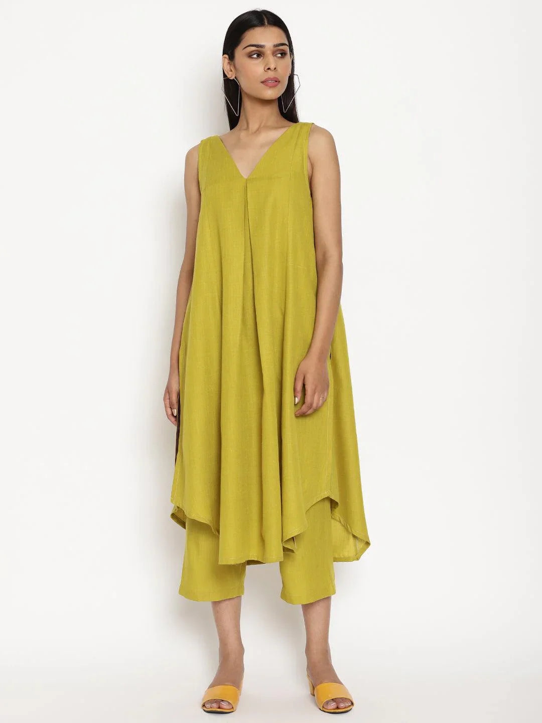 Basic V-Neck Flared Sleeveless Kurta Set with Pants