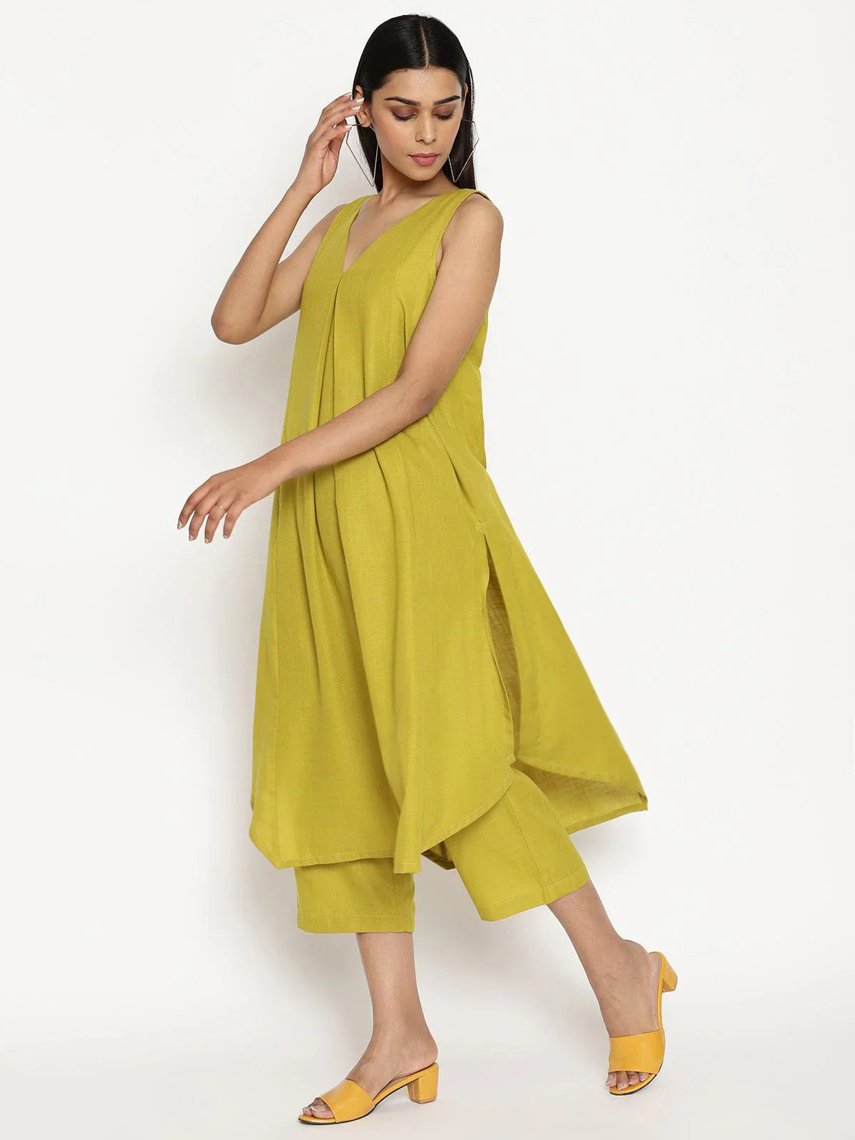 Basic V-Neck Flared Sleeveless Kurta Set with Pants