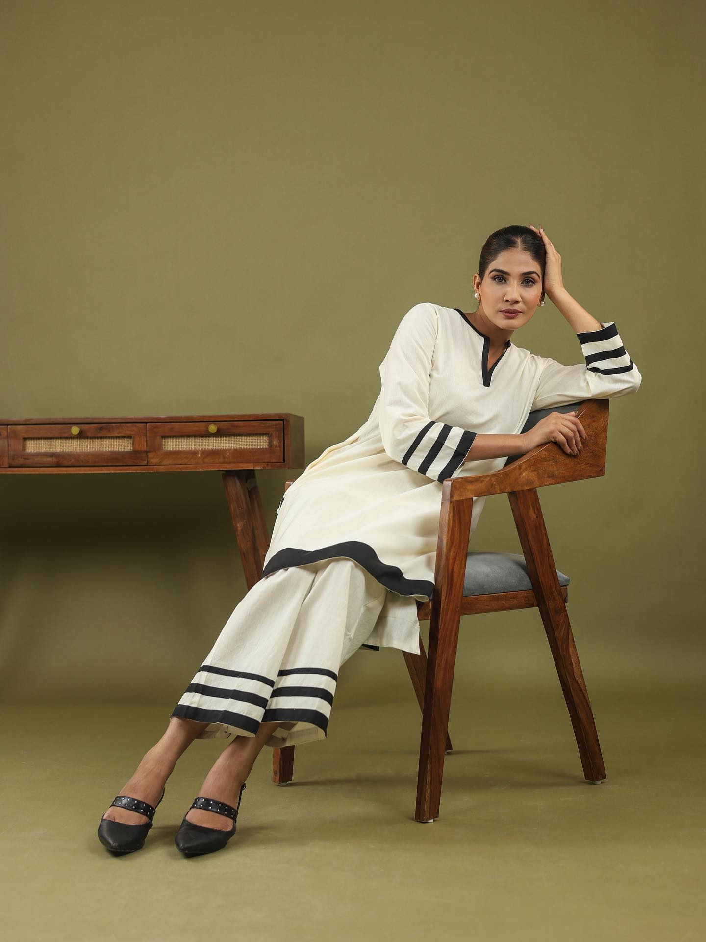 Ivory Grace – Kurta Pant Set by Vedora