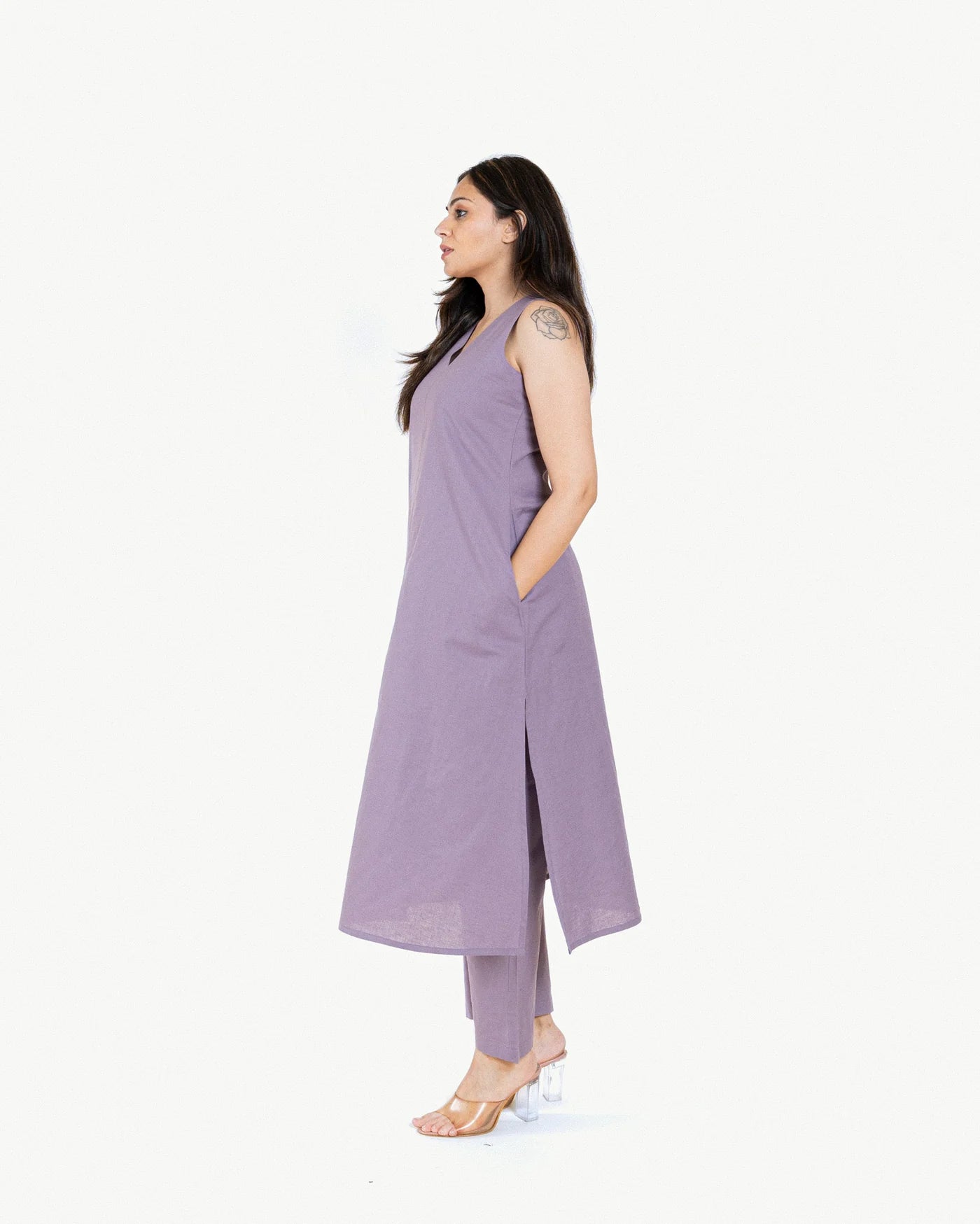 Graceflow – Sleeveless Cotton Straight Kurta Pant Set