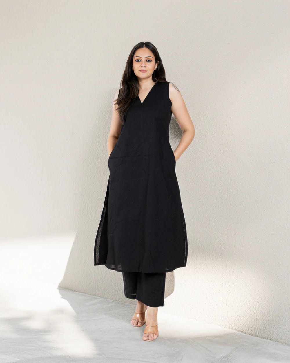Graceflow – Sleeveless Cotton Straight Kurta Pant Set
