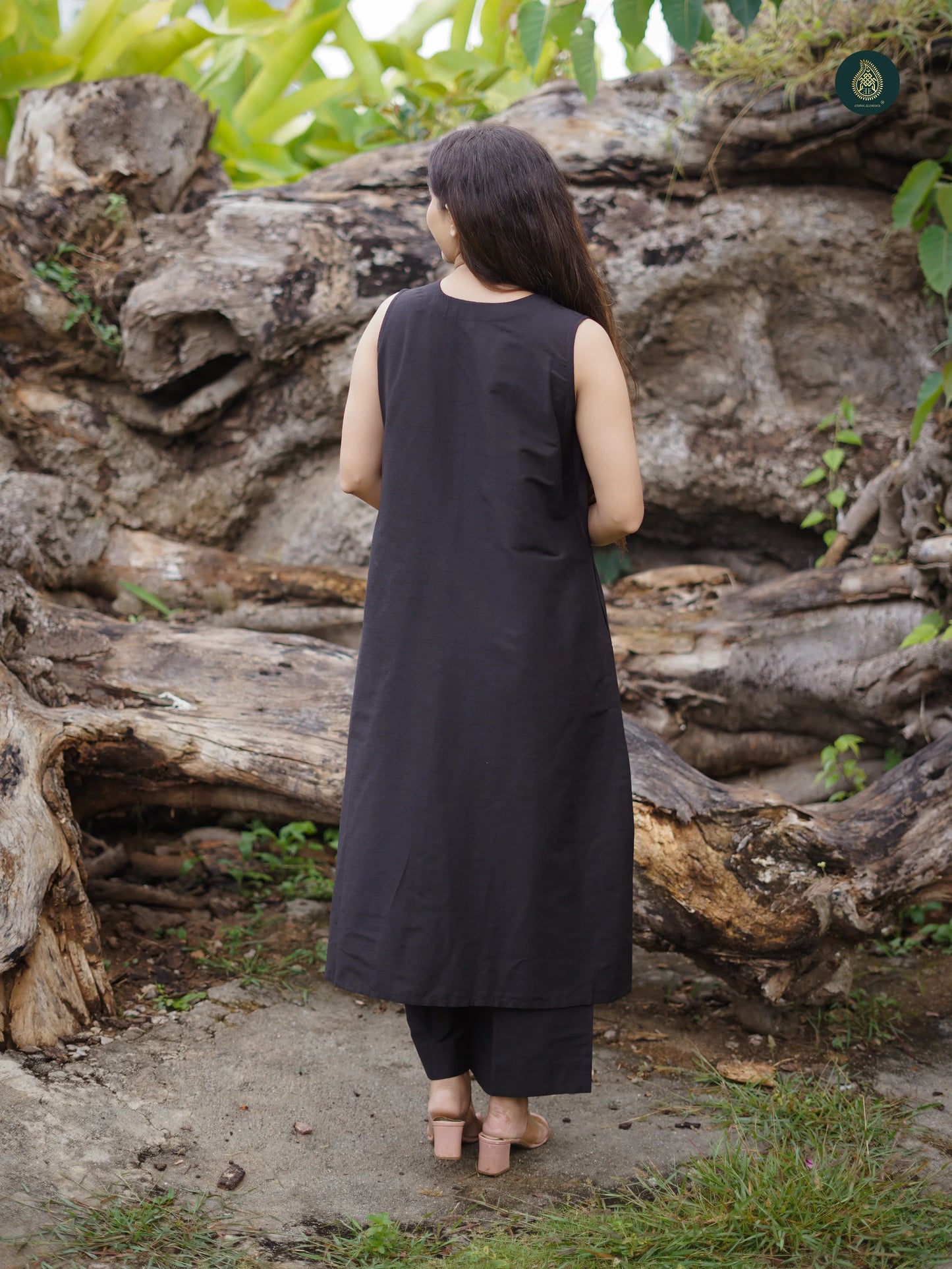 Basic V-Neck Flared Sleeveless Kurta Set with Pants