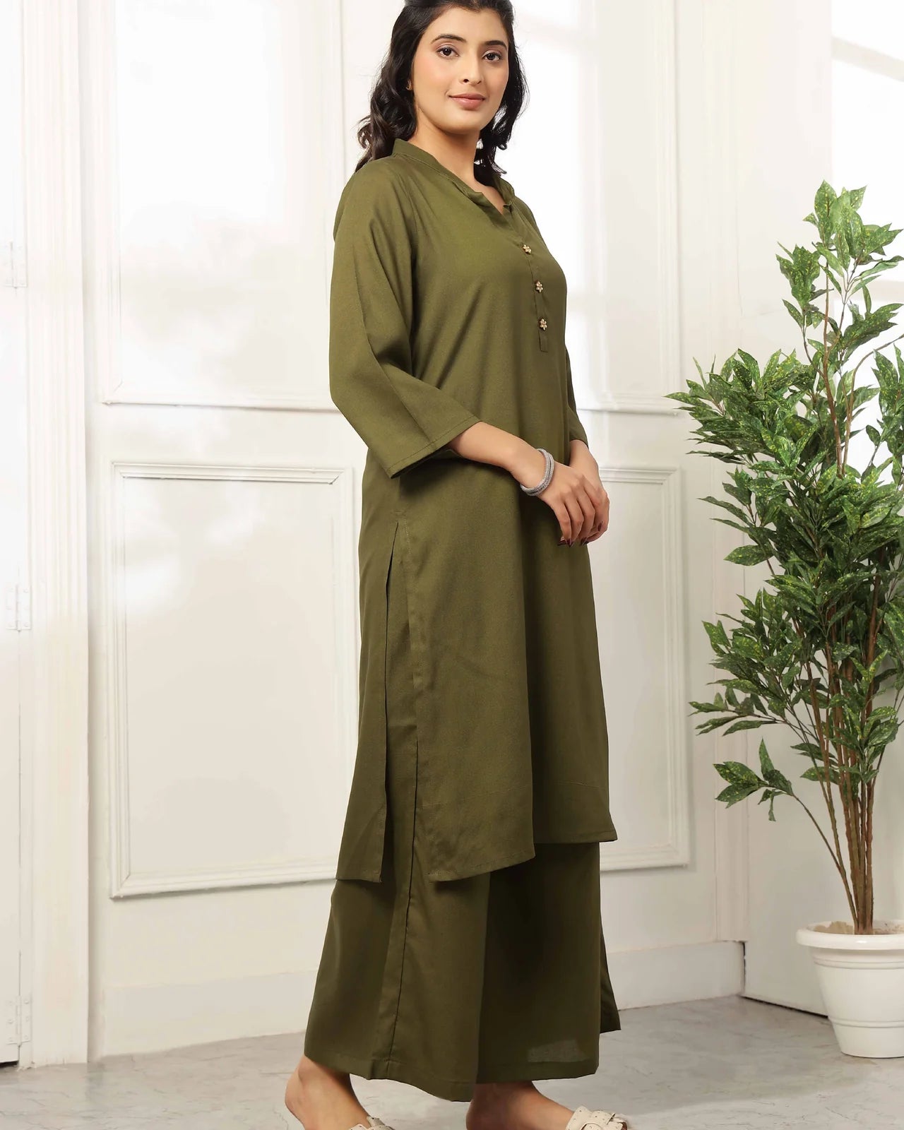 7 Shades of Style: Women’s Solid Rayon Kurta & Palazzo Set – Lavender Highlight
