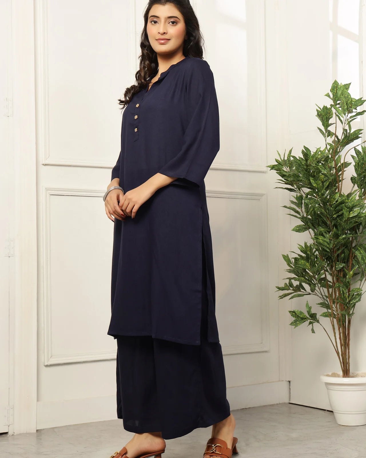 7 Shades of Style: Women’s Solid Rayon Kurta & Palazzo Set – Lavender Highlight