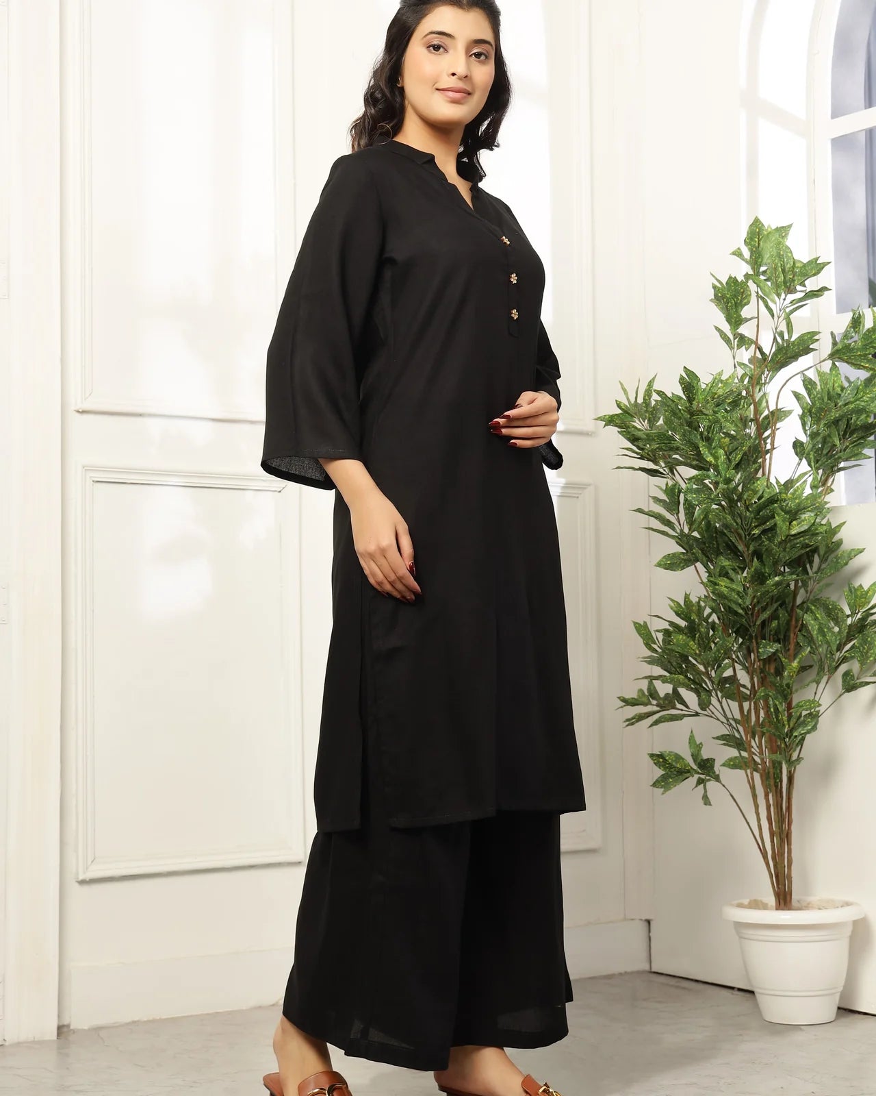 7 Shades of Style: Women’s Solid Rayon Kurta & Palazzo Set – Lavender Highlight