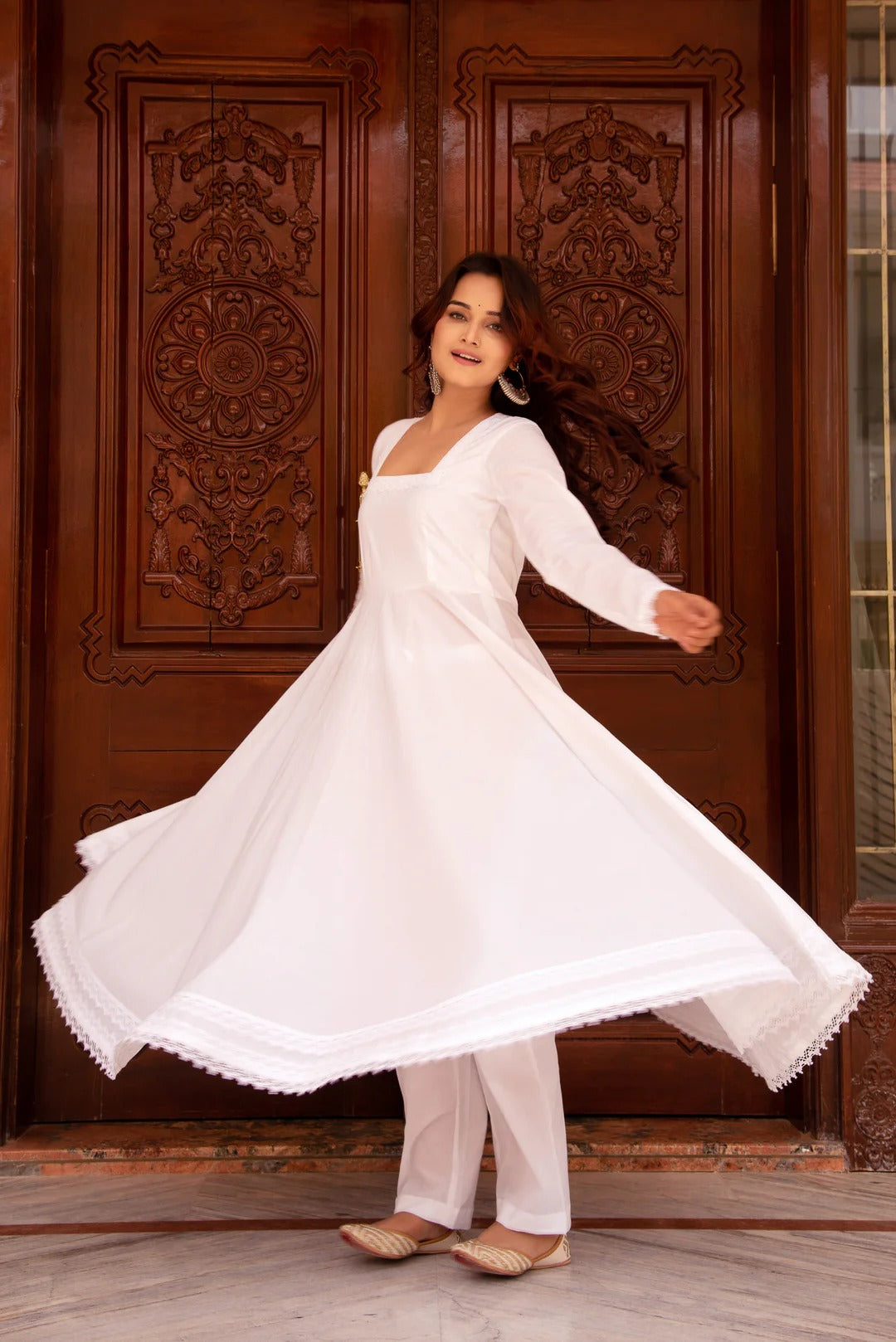 Nazaakat White Cotton Full Sleeve Anarkali Set With Cotton Dupatta
