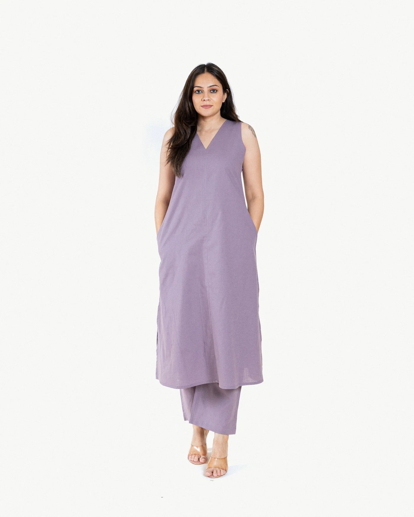 Graceflow – Sleeveless Cotton Straight Kurta Pant Set