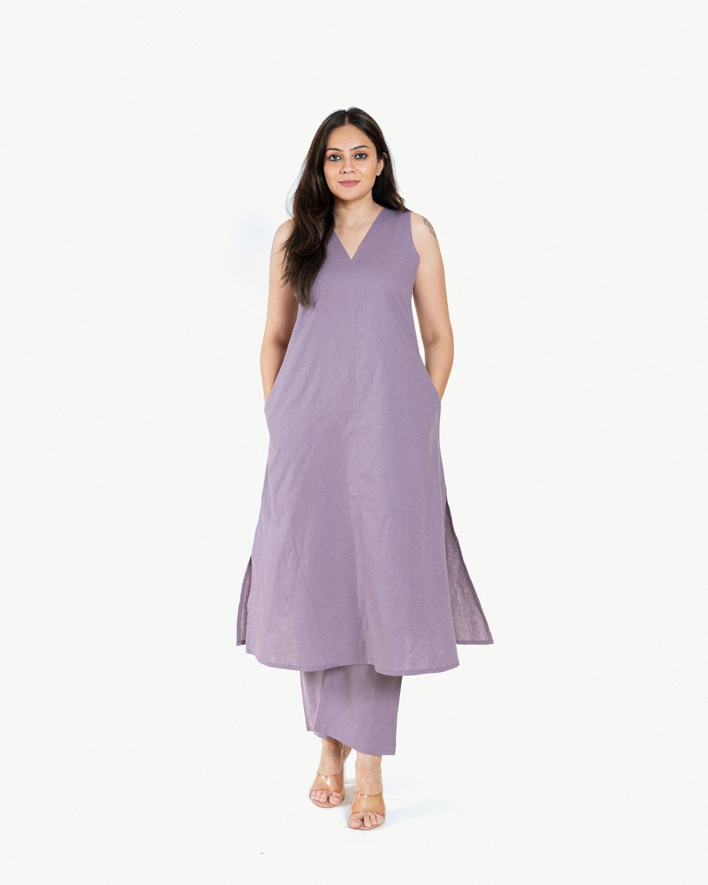 Graceflow – Sleeveless Cotton Straight Kurta Pant Set