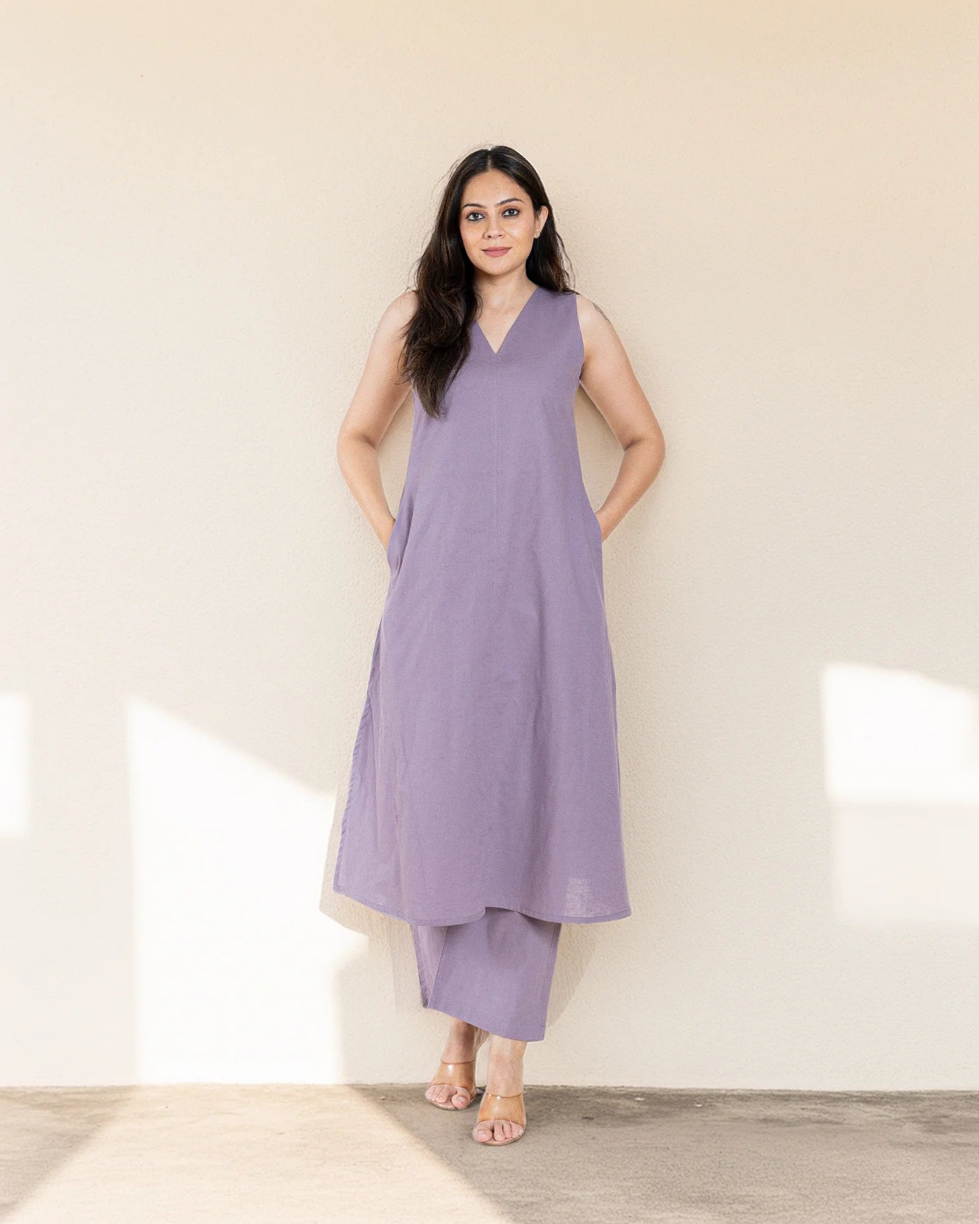 Graceflow – Sleeveless Cotton Straight Kurta Pant Set