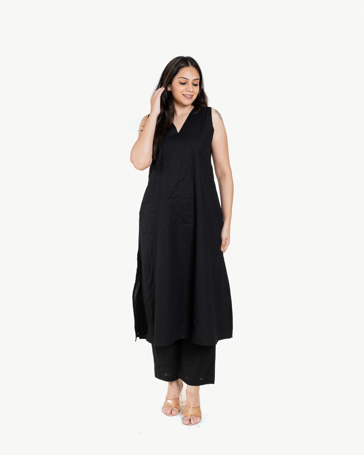 Graceflow – Sleeveless Cotton Straight Kurta Pant Set