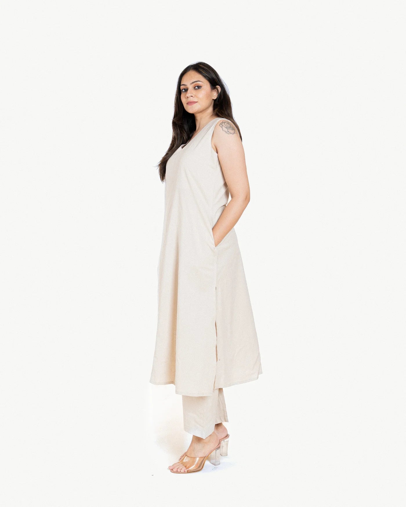 Graceflow – Sleeveless Cotton Straight Kurta Pant Set