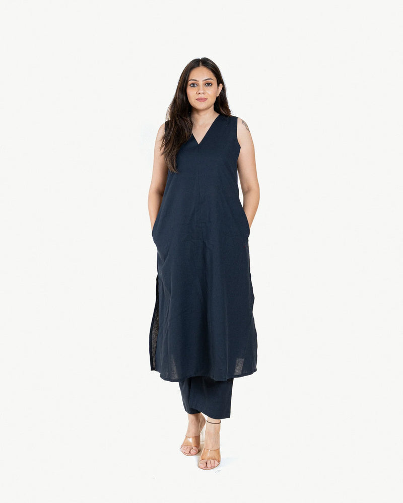 Graceflow – Sleeveless Cotton Straight Kurta Pant Set