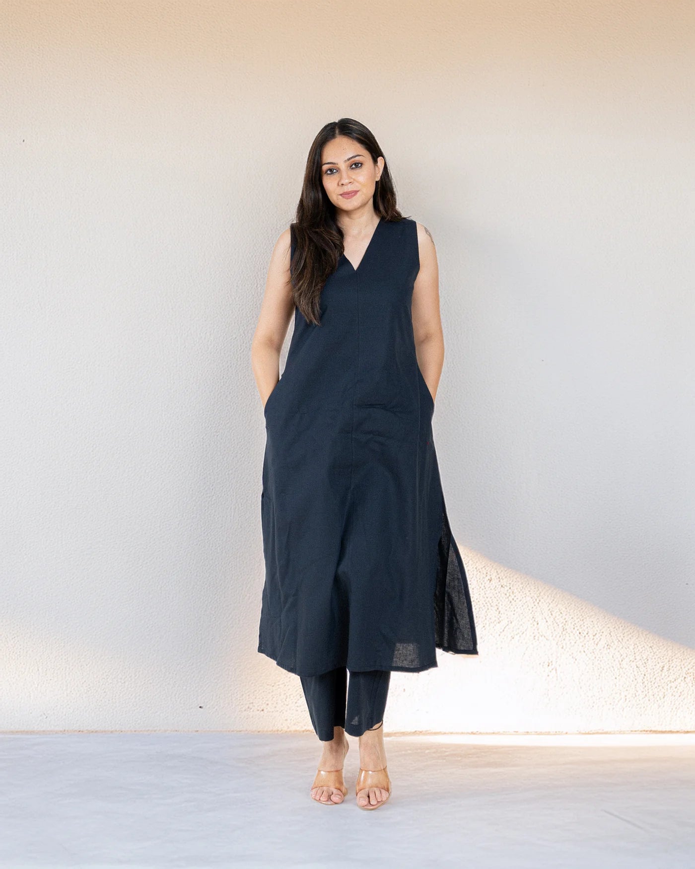 Graceflow – Sleeveless Cotton Straight Kurta Pant Set